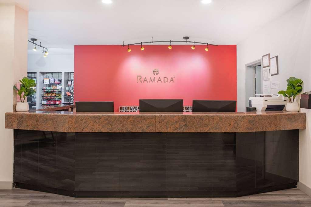 Ramada By Wyndham Bakersfield Hotel Interno foto